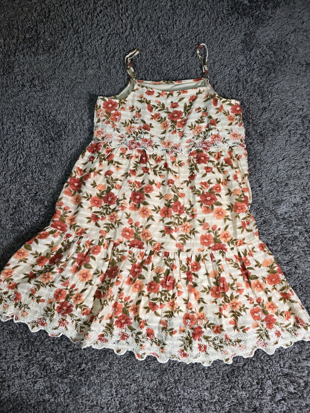 The AE Floral Embroidered Tiered Babydoll Dress in size S is a stylish and femin - Picture 5 of 12